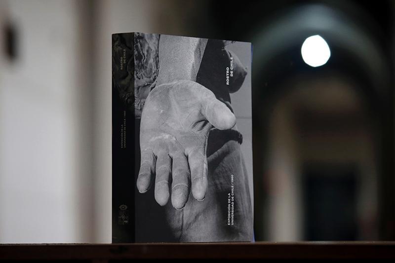 Libro "Rostro de Chile: exposición de la Universidad de Chile 1960"