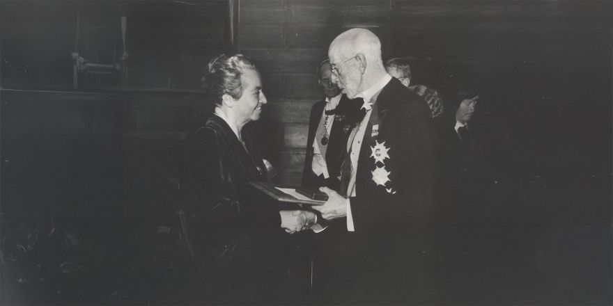 Universidad de Chile releva el camino que llevó a Gabriela Mistral al Premio Nobel de Literatura