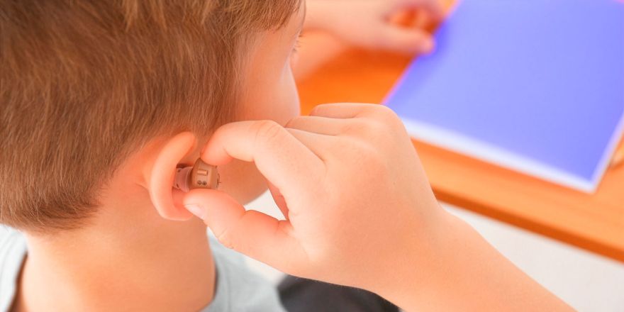 Universidad de Chile fomenta el tamizaje auditivo universal para la detección temprana de la sordera