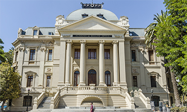 Fachada del Museo Nacional de Bellas Artes